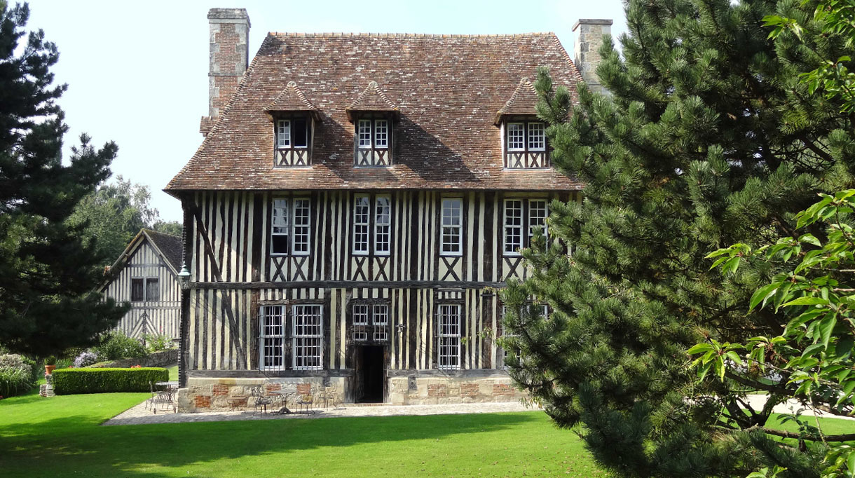 Signatures Singulières. Les Manoirs des Portes de Deauville - Hotel en Normandie - Hotel 4 étoiles - Maison à colombages