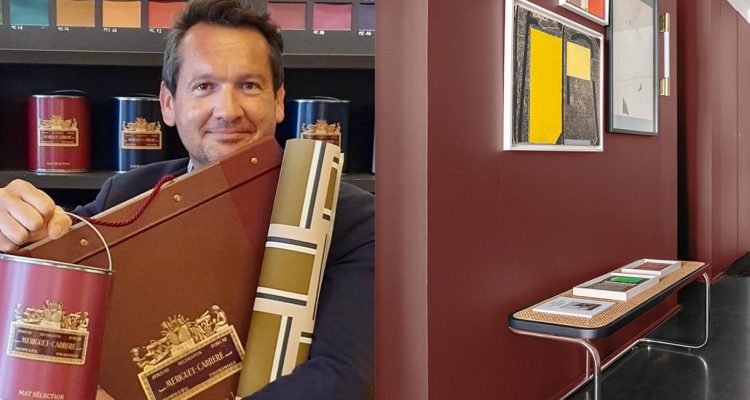 Philippe Courtois - directeur de meriguet carrere paris - showroom meriguet carrère paris - peinture murale - peinture décorative - papier peint inspiration art déco - peinture rouge foncé mate - banc canné - The Socialite Family - meriguet carrere collaborea avec The Socialite Family - signatures Singulières Magazine - magazine digital des talents français